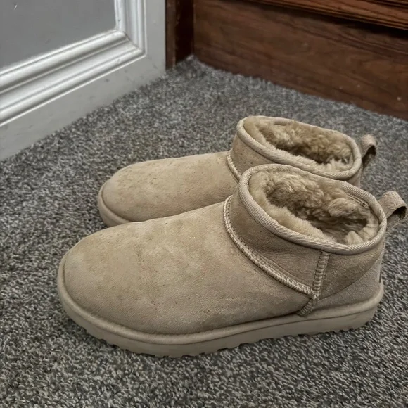 Mini Uggs - Picture 3 of 3